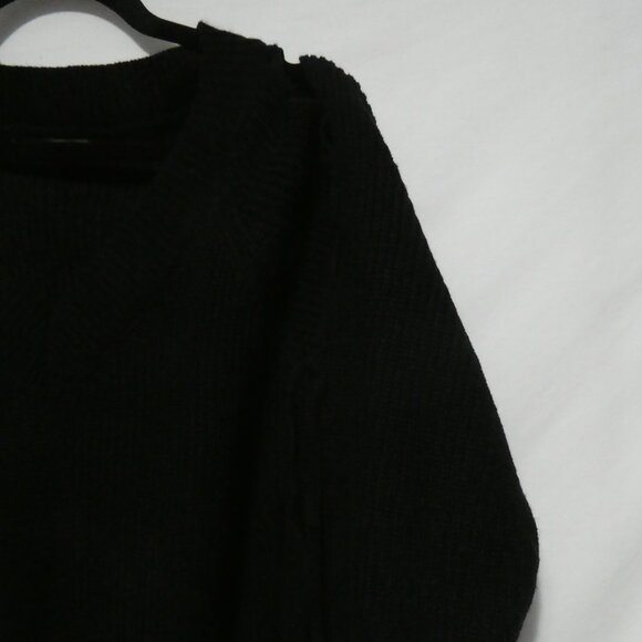 SHEIN CURVE | 1X | Black Knit V-Neck Sweater | Full Lace-Up Sleeves - Picture 5 of 16